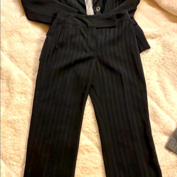 Tahari black pant suit - Picture 4 of 6